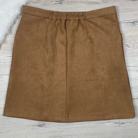 T TAHARI Faux Suede Mini Skirt In Caramel XL - Picture 3 of 9